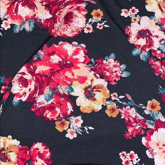 Super cute floral maxi skirt - Picture 2 of 3